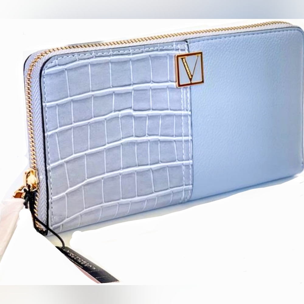 Nip luxury VS sky blue 1/2 vegan croc gold tone v zip long wallet